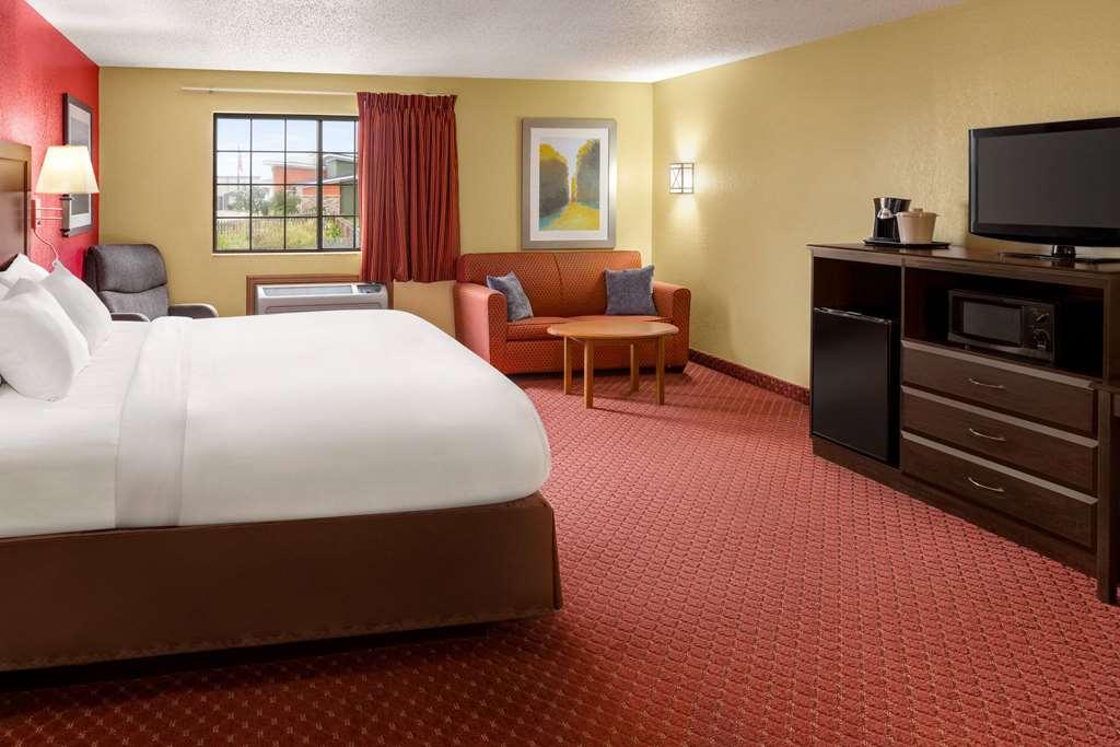 Hotel Baymont By Wyndham Cedar Rapids Chambre photo