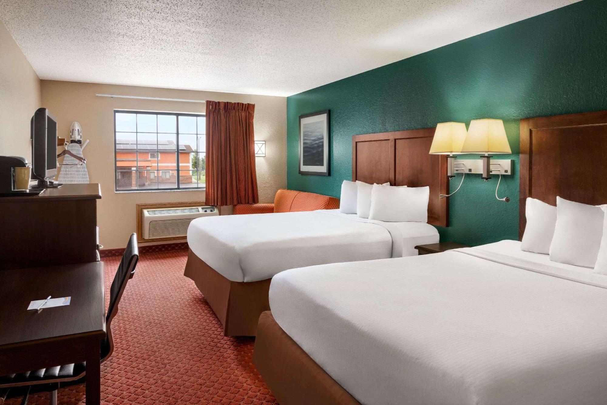 Hotel Baymont By Wyndham Cedar Rapids Extérieur photo