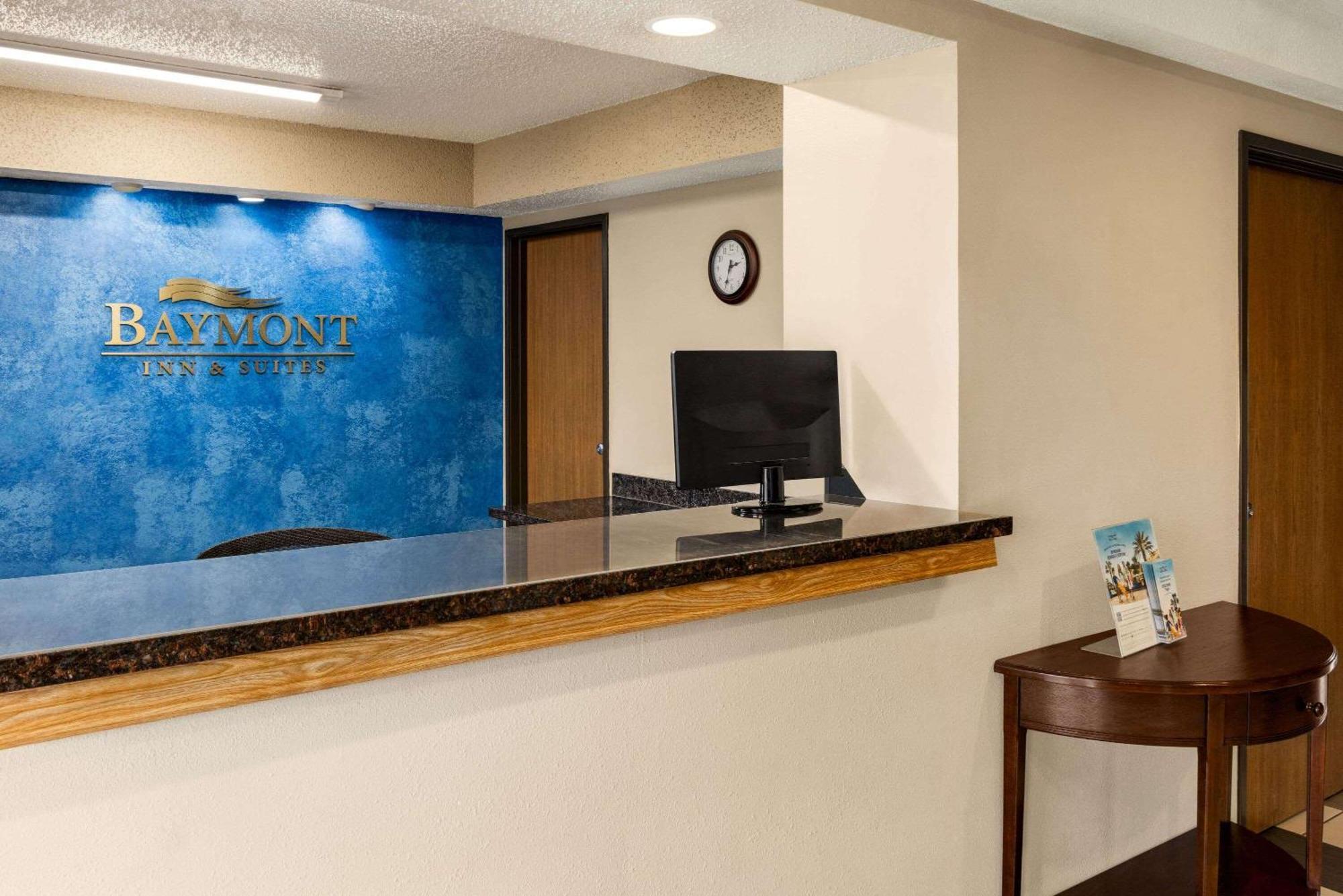 Hotel Baymont By Wyndham Cedar Rapids Extérieur photo