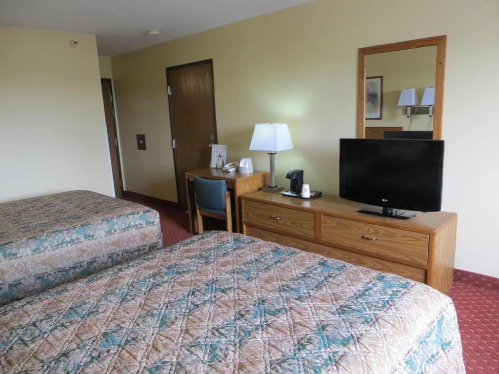 Hotel Baymont By Wyndham Cedar Rapids Extérieur photo