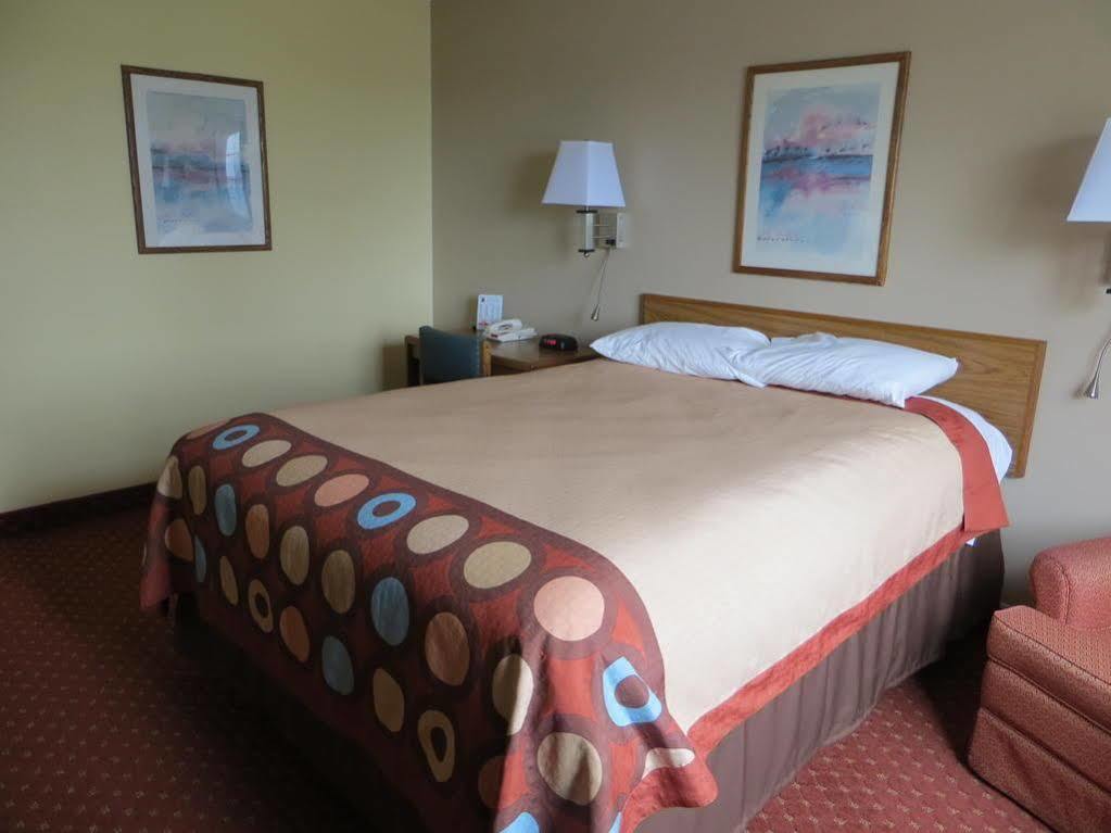 Hotel Baymont By Wyndham Cedar Rapids Extérieur photo